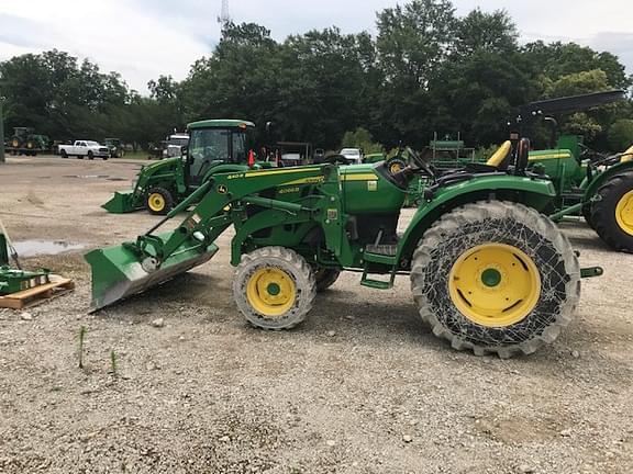 Image of John Deere 4066R equipment image 3