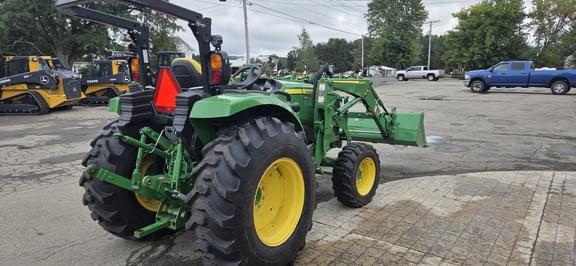 Image of John Deere 4066R equipment image 3