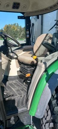 Image of John Deere 4066R equipment image 1