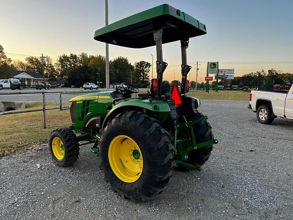 Image of John Deere 4066R equipment image 2