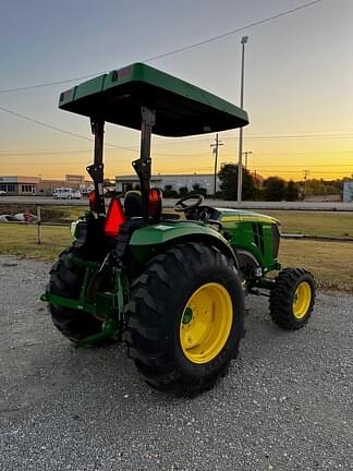 Image of John Deere 4066R equipment image 4