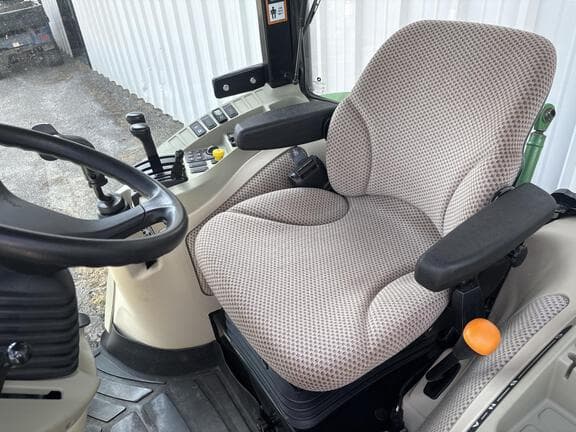 Image of John Deere 4066R equipment image 4