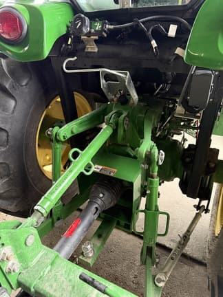 Image of John Deere 4066R equipment image 4