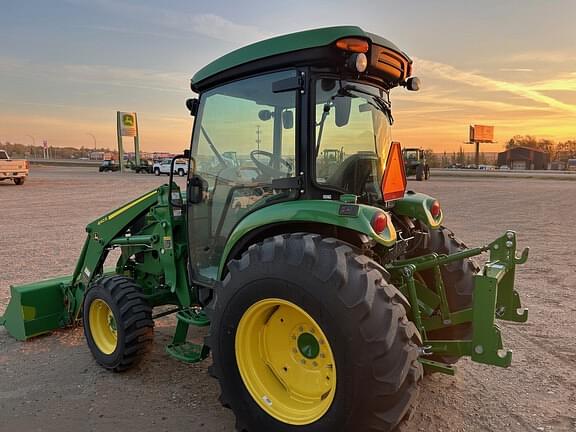 Image of John Deere 4066R equipment image 2