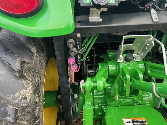 Image of John Deere 4066R equipment image 4