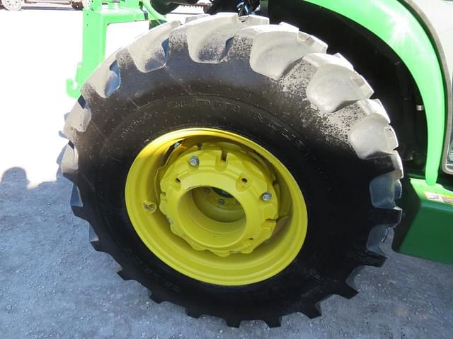 Image of John Deere 4066R equipment image 4