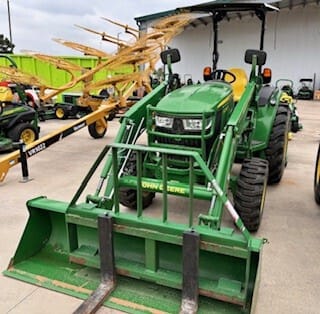 Main image John Deere 4066R