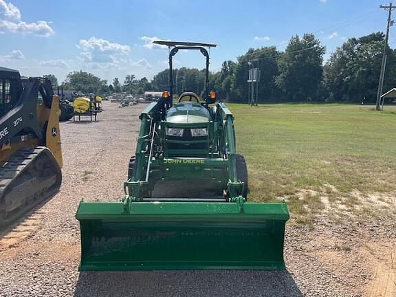 Image of John Deere 4066R equipment image 4