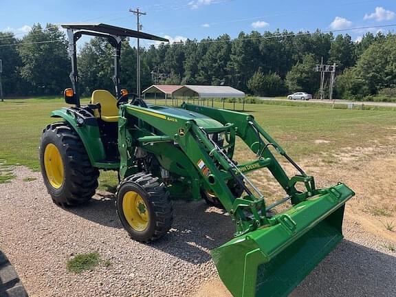 Image of John Deere 4066R equipment image 3