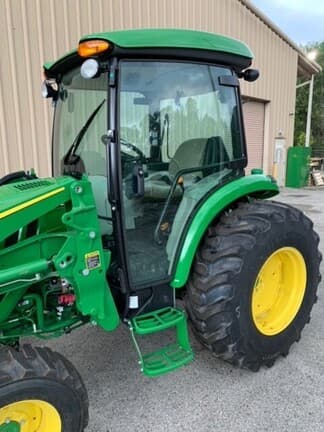 Image of John Deere 4066R equipment image 4
