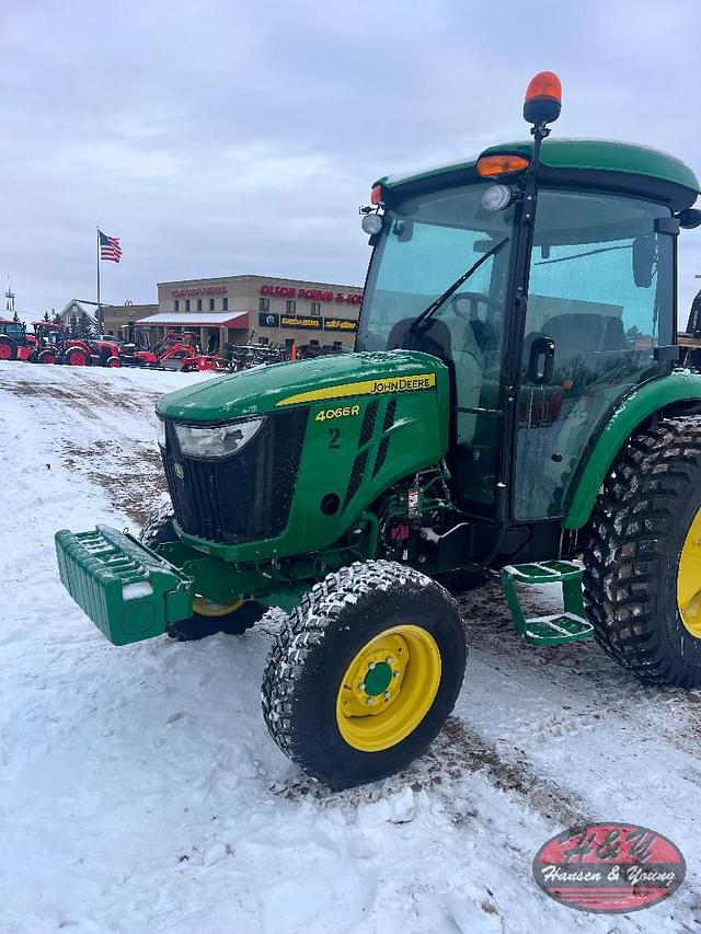 Image of John Deere 4066R equipment image 3