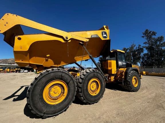 Image of John Deere 410E II equipment image 2