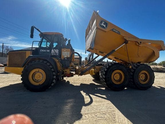 2022 John Deere 410E II Equipment Image0