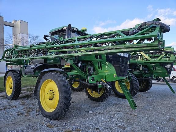 Image of John Deere 410R equipment image 3