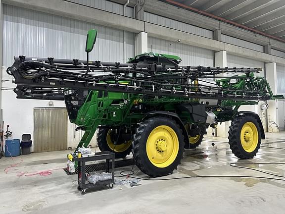Image of John Deere 410R equipment image 1