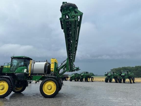 Image of John Deere 410R equipment image 4