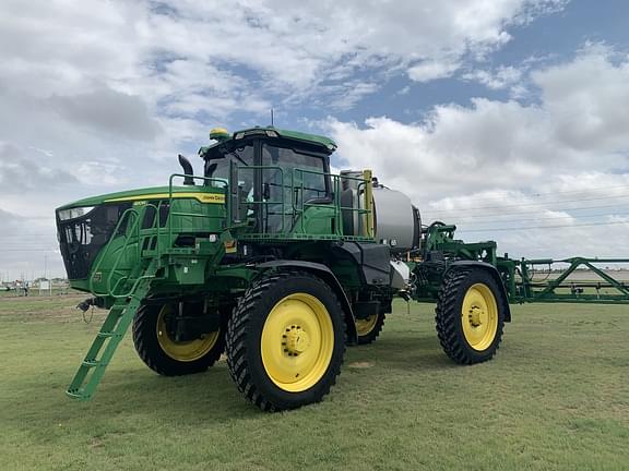 Image of John Deere 410R equipment image 4