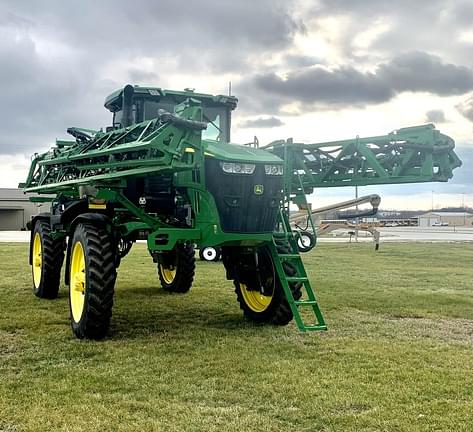 Image of John Deere 410R equipment image 3