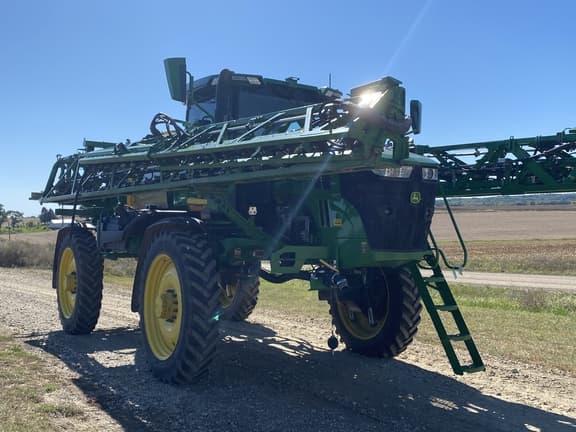 Image of John Deere 410R equipment image 2