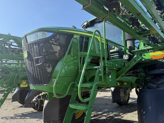 Image of John Deere 410R equipment image 2