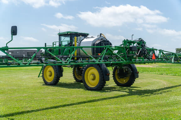 Image of John Deere 410R equipment image 2