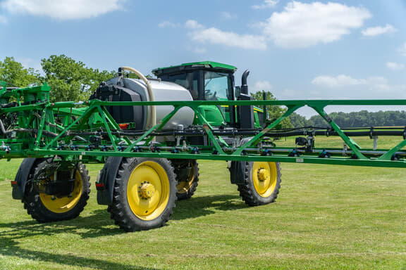 Image of John Deere 410R equipment image 4
