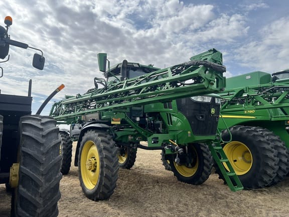 2022 John Deere 410R Equipment Image0