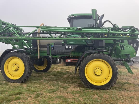 Image of John Deere 410R equipment image 3