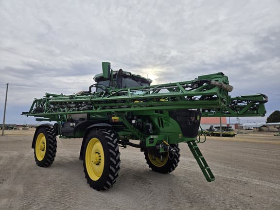 Image of John Deere 410R equipment image 3