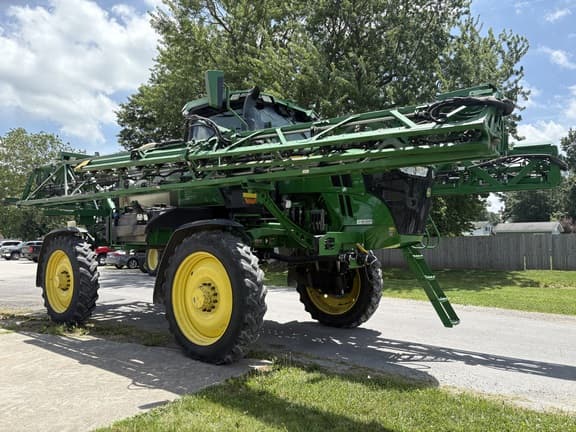 Image of John Deere 410R equipment image 1
