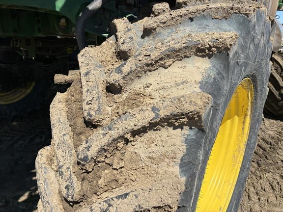 Image of John Deere 410R equipment image 1