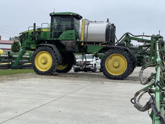 Image of John Deere 410R equipment image 4