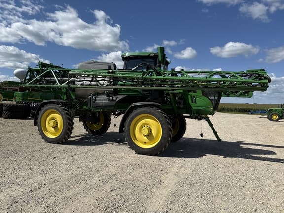 Image of John Deere 412R equipment image 4