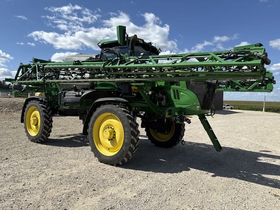 Image of John Deere 412R equipment image 3