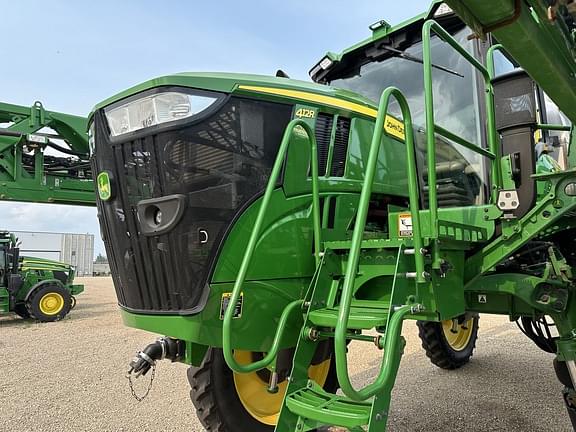 Image of John Deere 412R equipment image 4