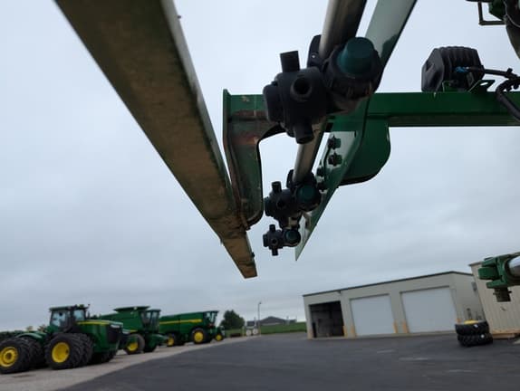 Image of John Deere 412R equipment image 4