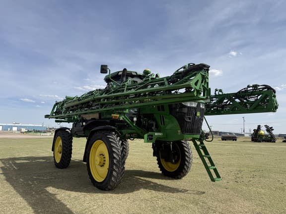 Image of John Deere 412R equipment image 3