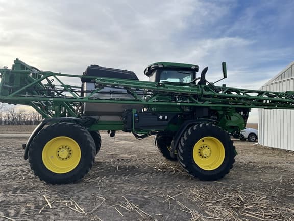 Image of John Deere 412R equipment image 3