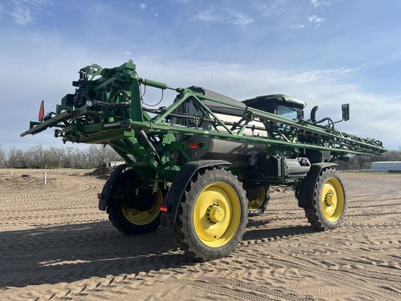 Image of John Deere 412R equipment image 4