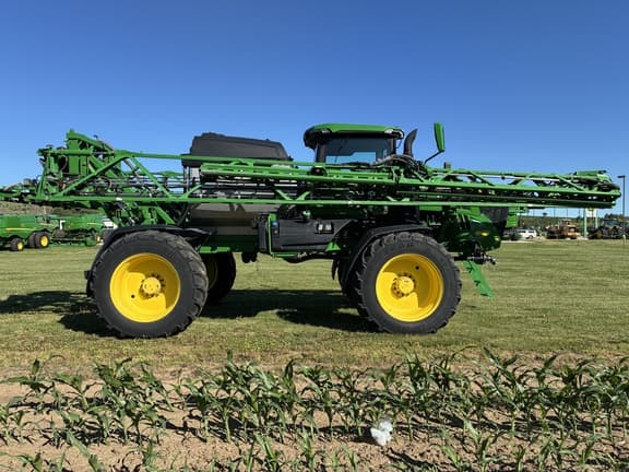 Image of John Deere 412R equipment image 3