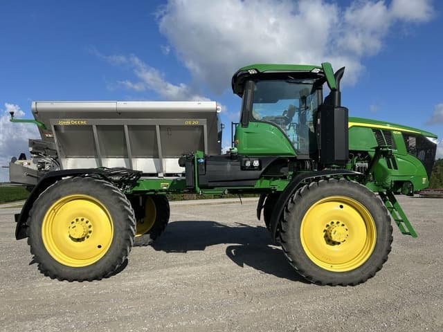 Image of John Deere 412R equipment image 3