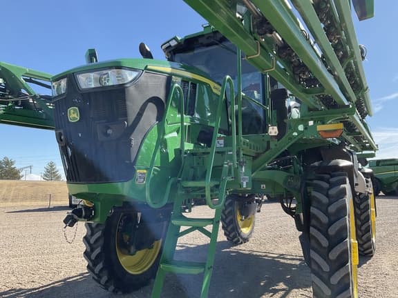 Image of John Deere 412R equipment image 4