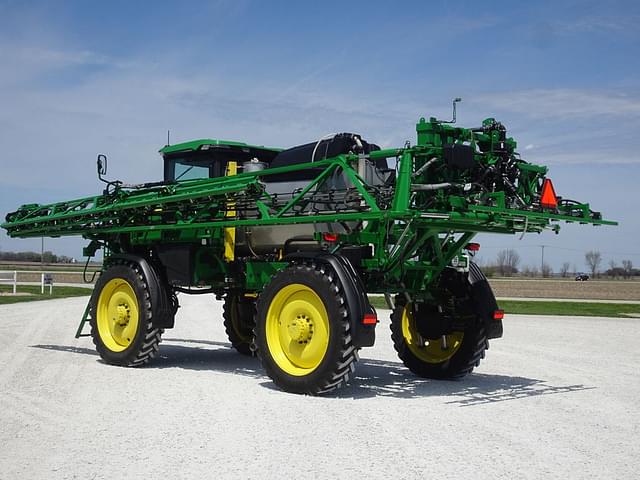 Image of John Deere 412R equipment image 4