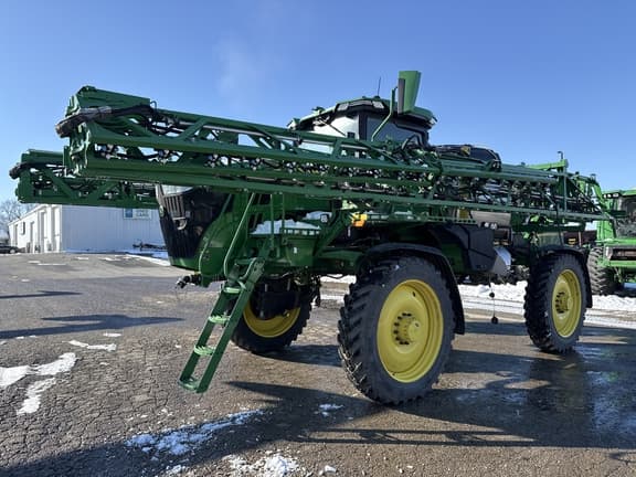 Image of John Deere 412R equipment image 4