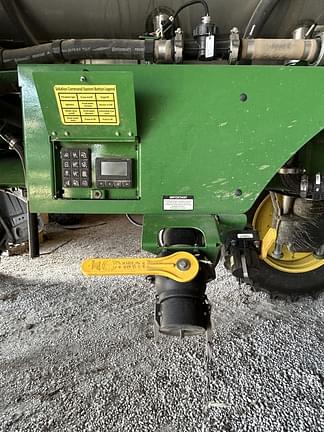 Image of John Deere 412R equipment image 4