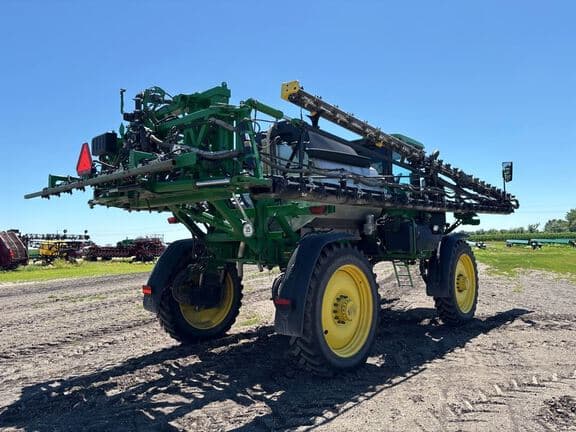 Image of John Deere 412R equipment image 4