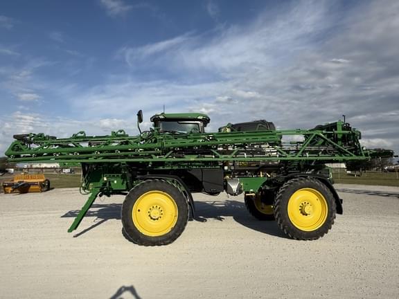 Image of John Deere 412R equipment image 4