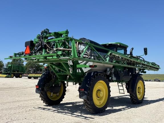 Image of John Deere 412R equipment image 4