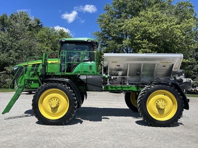 Image of John Deere 412R equipment image 2