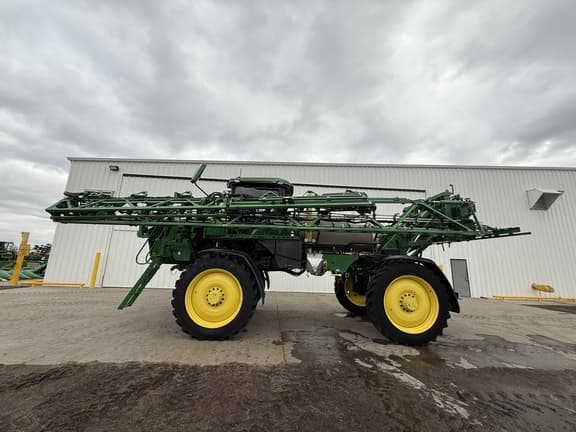 Image of John Deere 412R equipment image 4